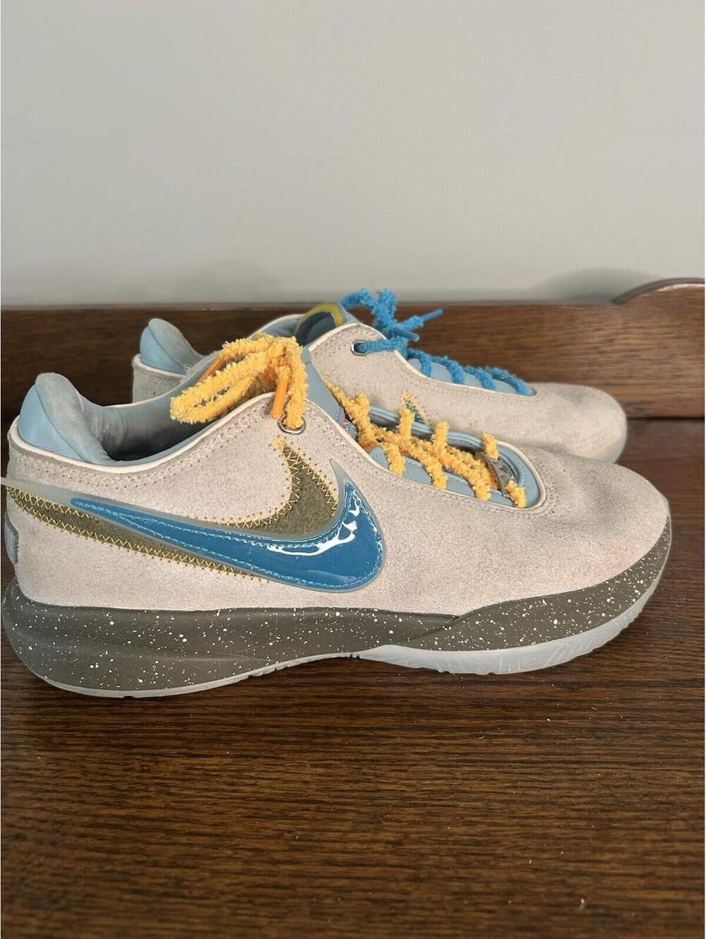 Nike LeBron James 20 Message In A Bottle Sneakers Size 9.5 Gently Pre Loved Men